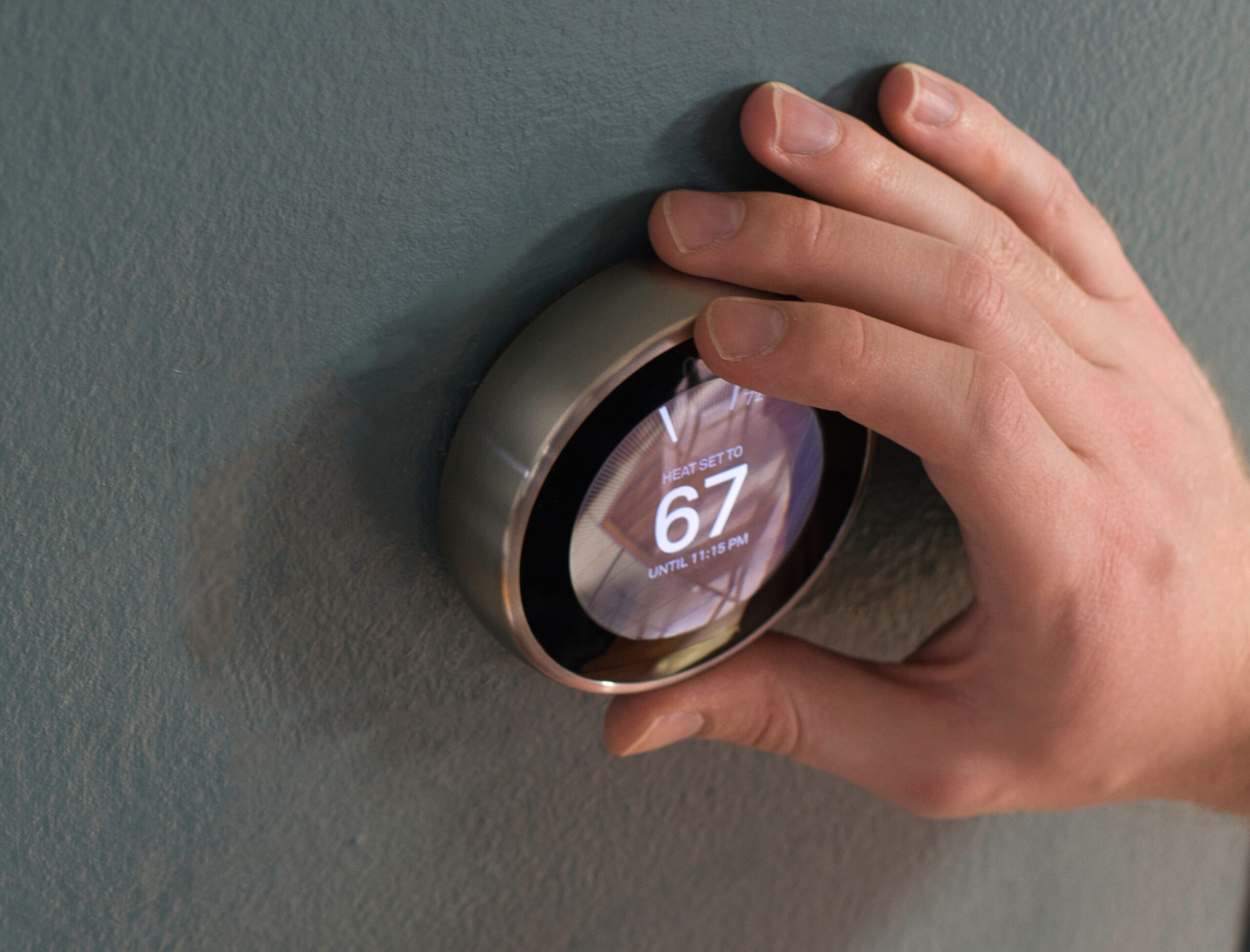 hand adjusting smart thermostat